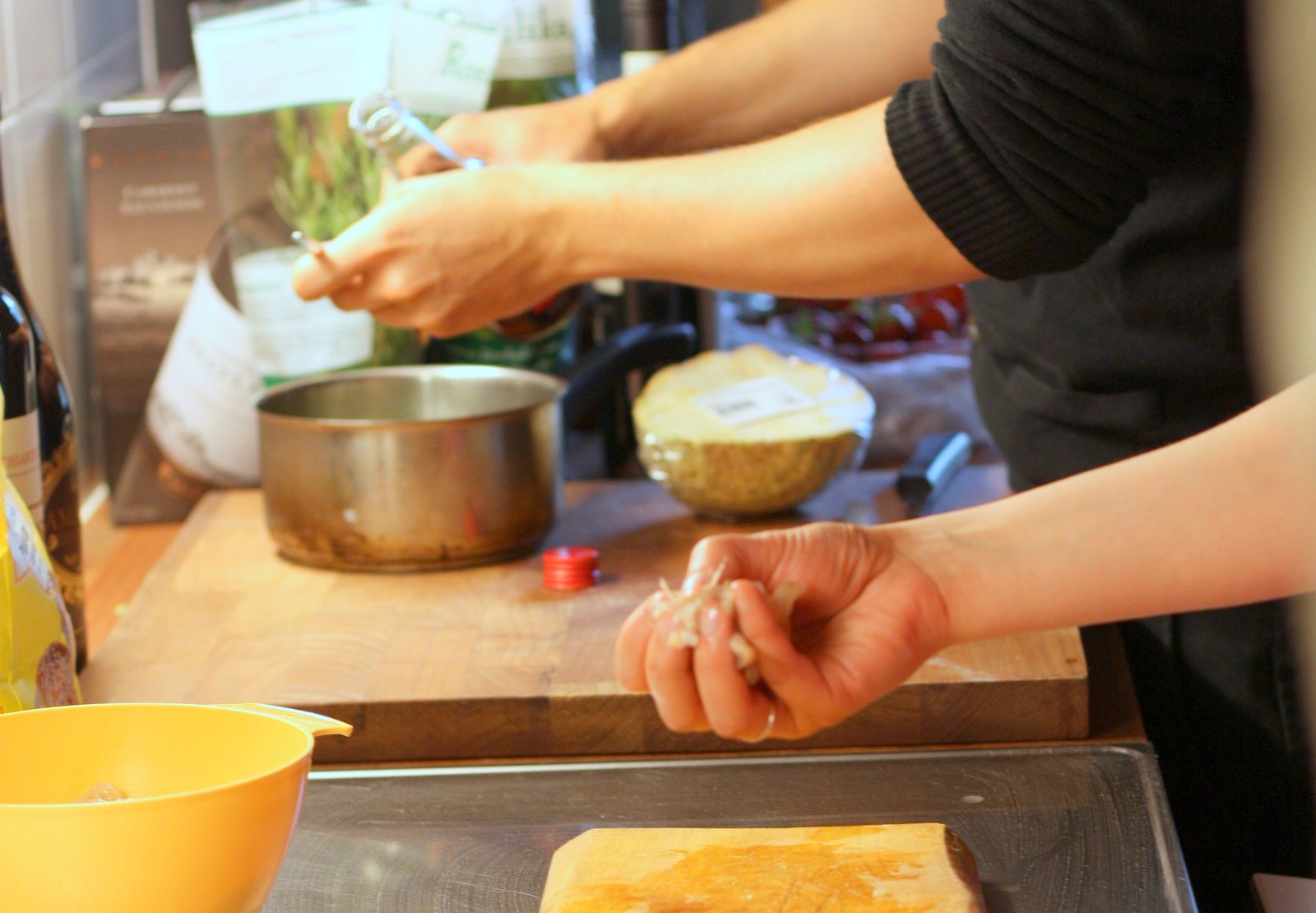 Kokkikoulu on pikkujoulujen ohjelmaa parhaimmillaan.